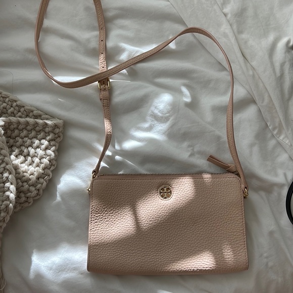 Tory Burch Handbags - Tory Birch baby pink melon crossbody